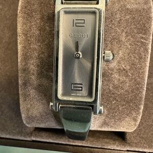 Authentic Gucci Watch 1500L Silver